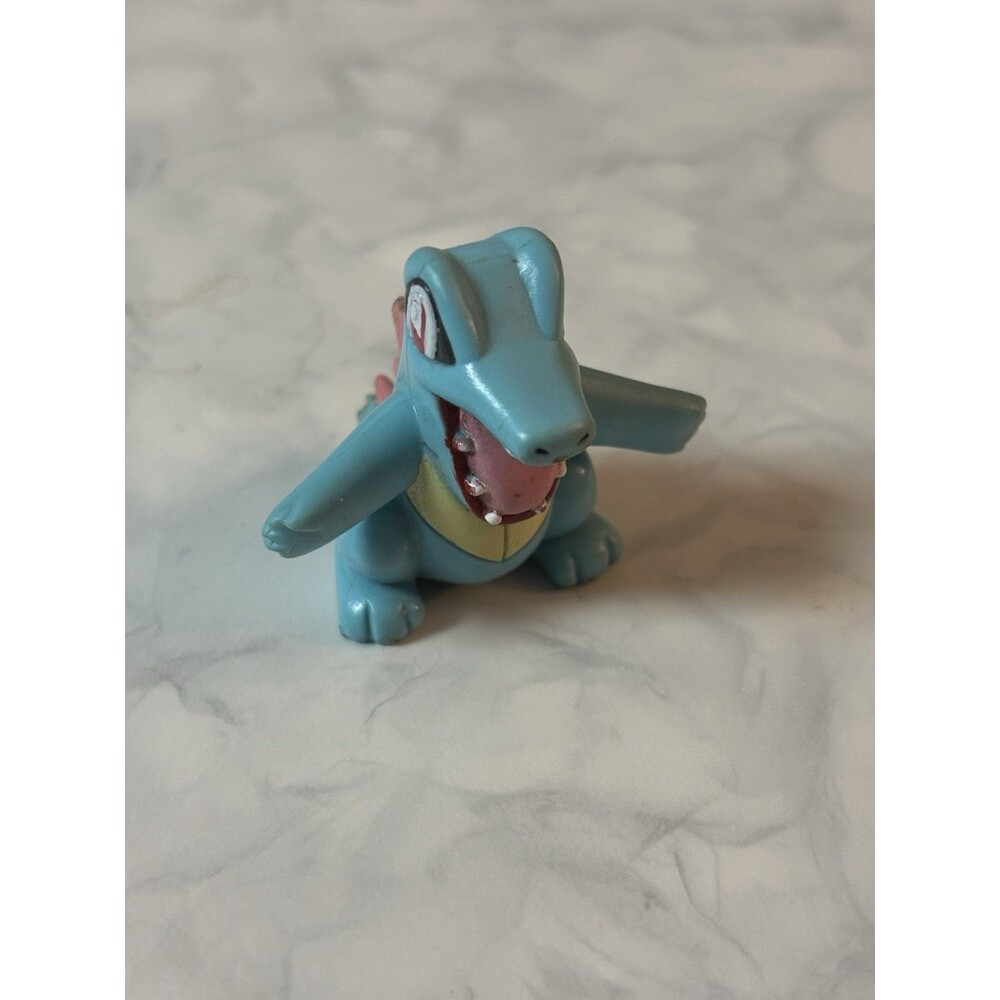 Vintage 2001 Pokémon Totodile Mini Figure Pencil Topper Sasco Nintendo